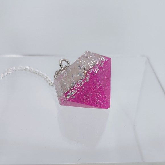 Glittery pink with holographic stars on top handcrafted dowsing pendulum - Picture 9 of 13